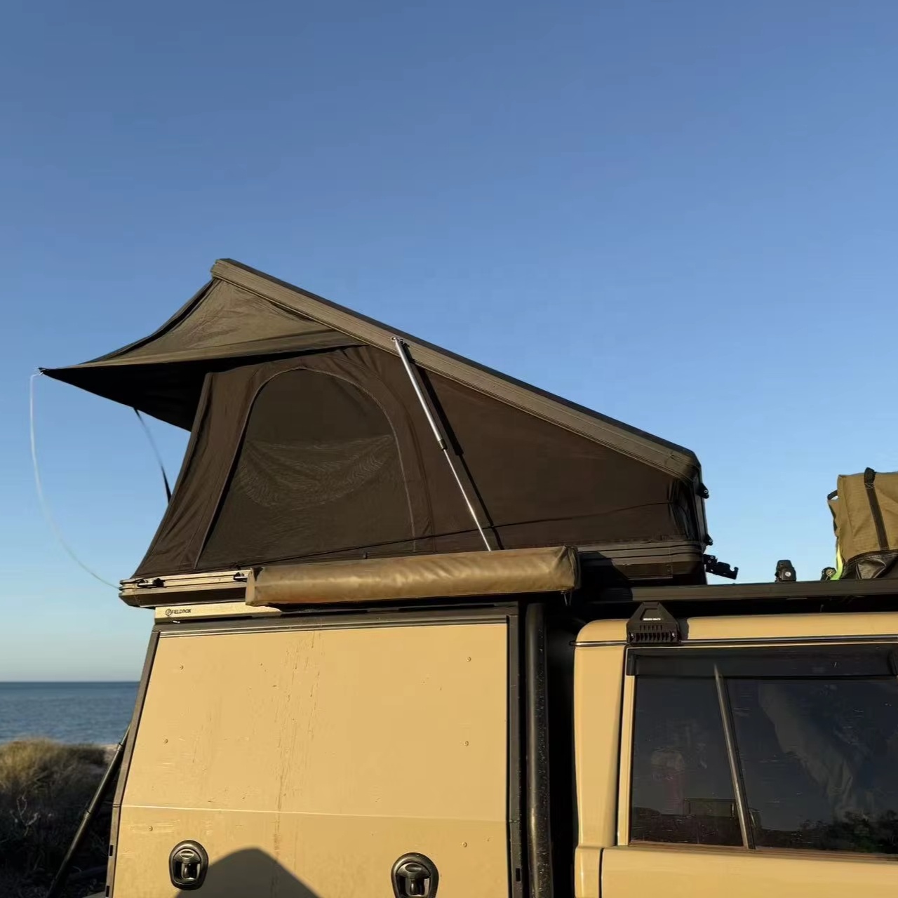 CE認証取得済み軽量ルーフトップテント アルミ製キャンピング - Roof Tent Hardshell Aluminum のレビューと価格